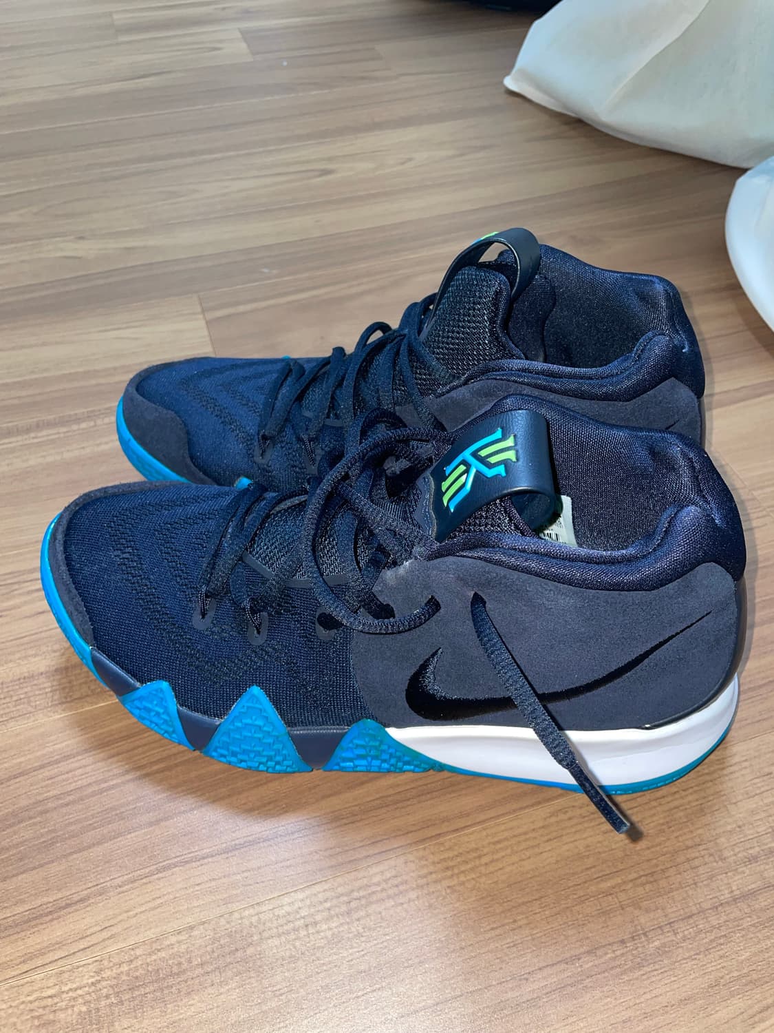 나이키 카이리 4 남성 농구화 상품이미지3