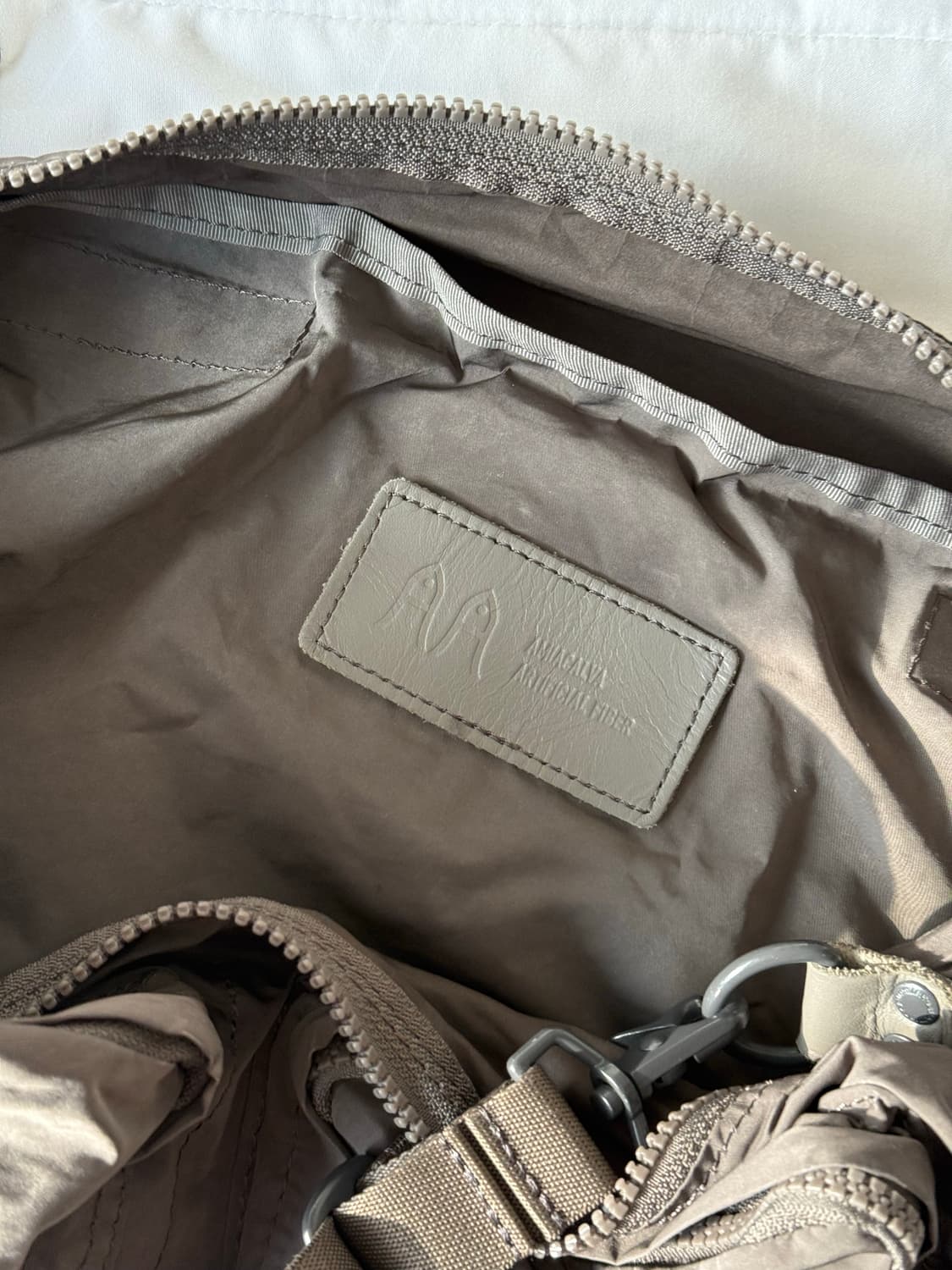 아미아칼바 바디백 숄더백 그레이 상품이미지3