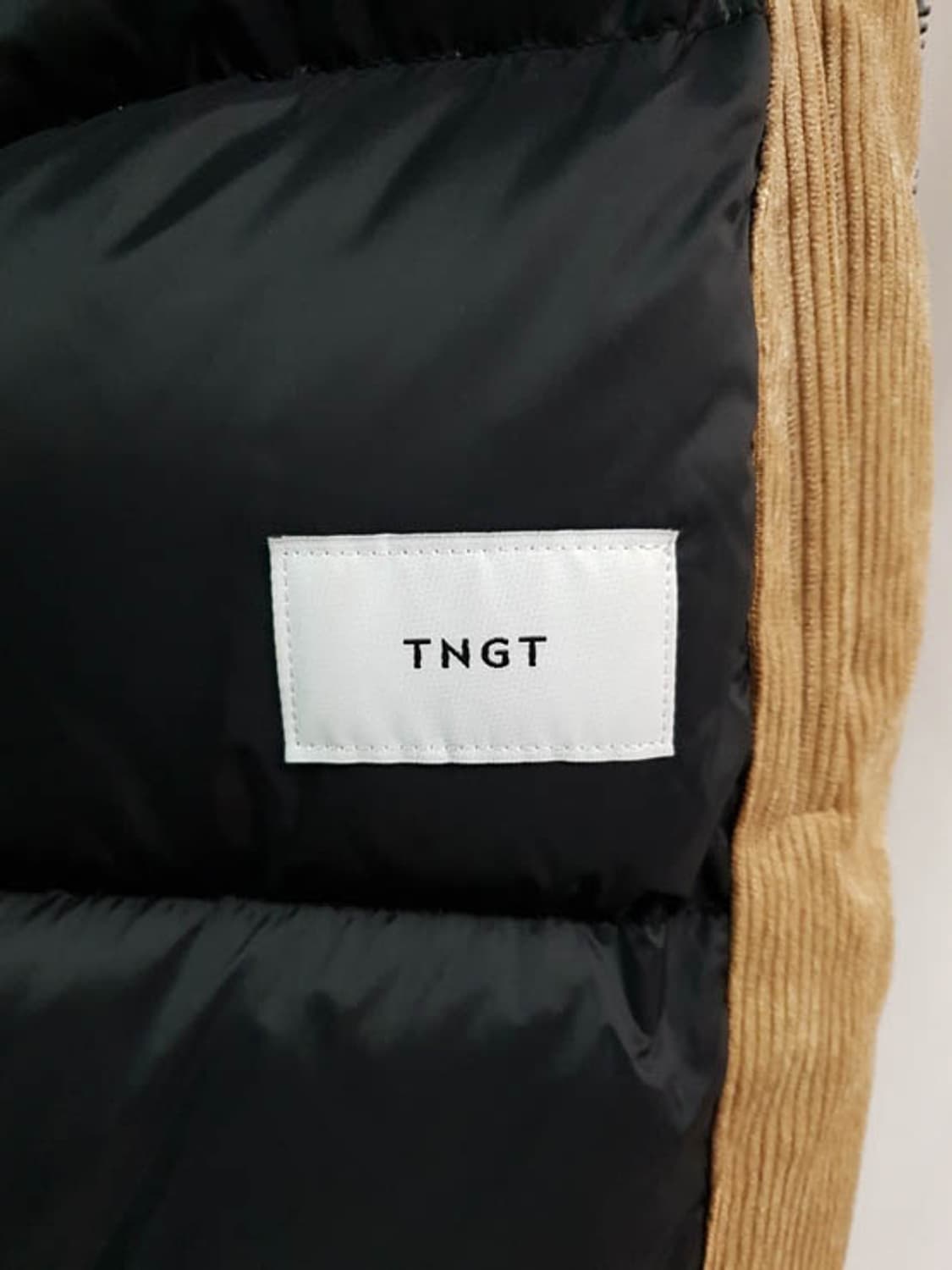 TNGT 남성 오버핏 코듀로이 구스다운 숏패딩 105-110

​ 상품이미지7