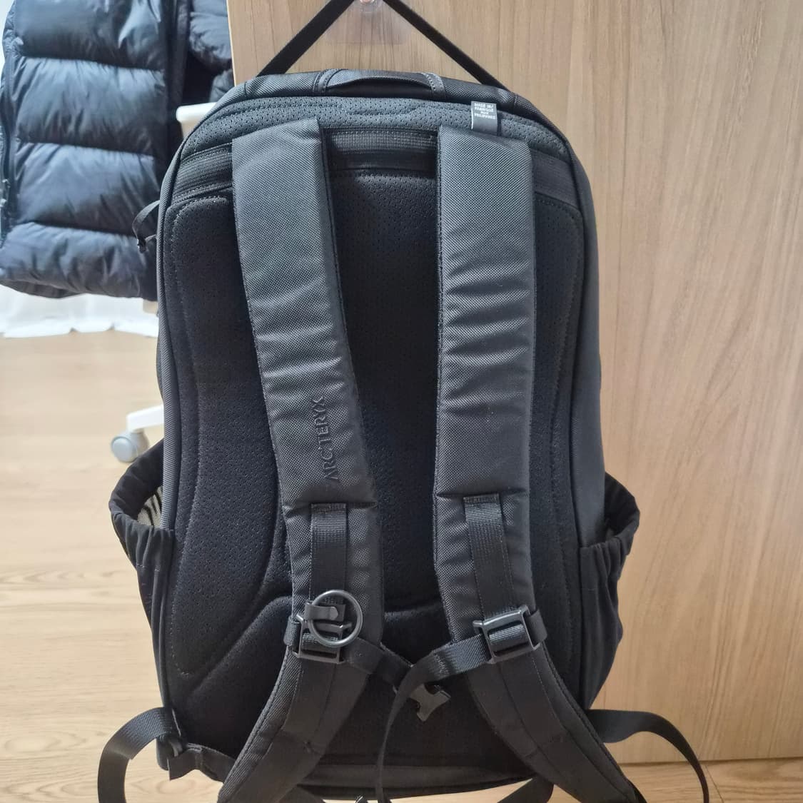 아크테릭스 멘티스 26L 백팩 블랙색상 상품이미지2