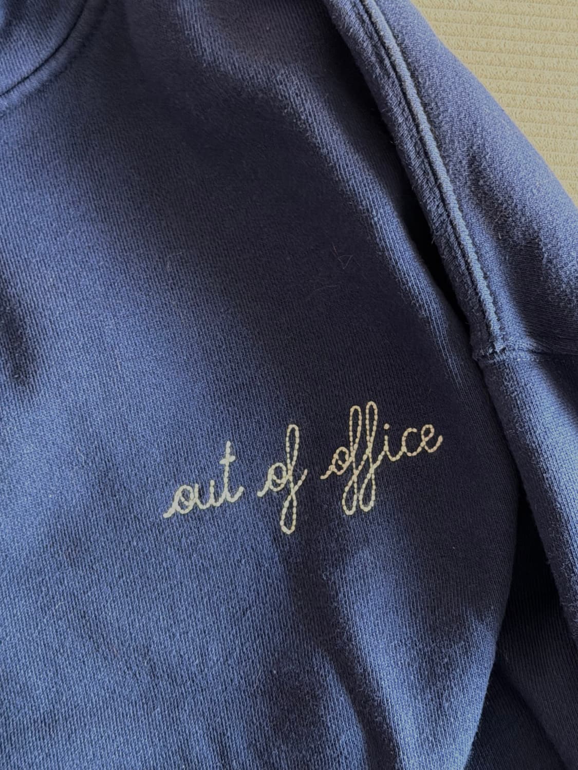 out of office 자수 후드 상품이미지3