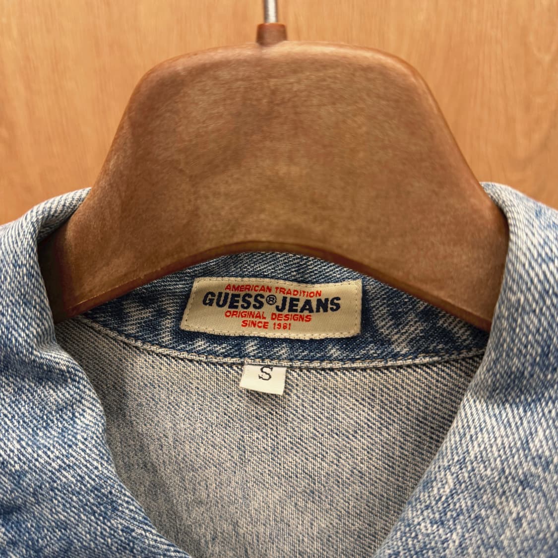 게스 데님 자켓 크롭 핏 포켓 버튼 워싱 스티치 디테일 블루 상품이미지7