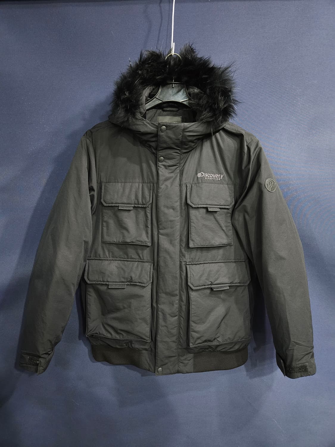 디스커버리 블랙컬러 남성 넉넉한 100 덕다운 패딩  상품이미지1