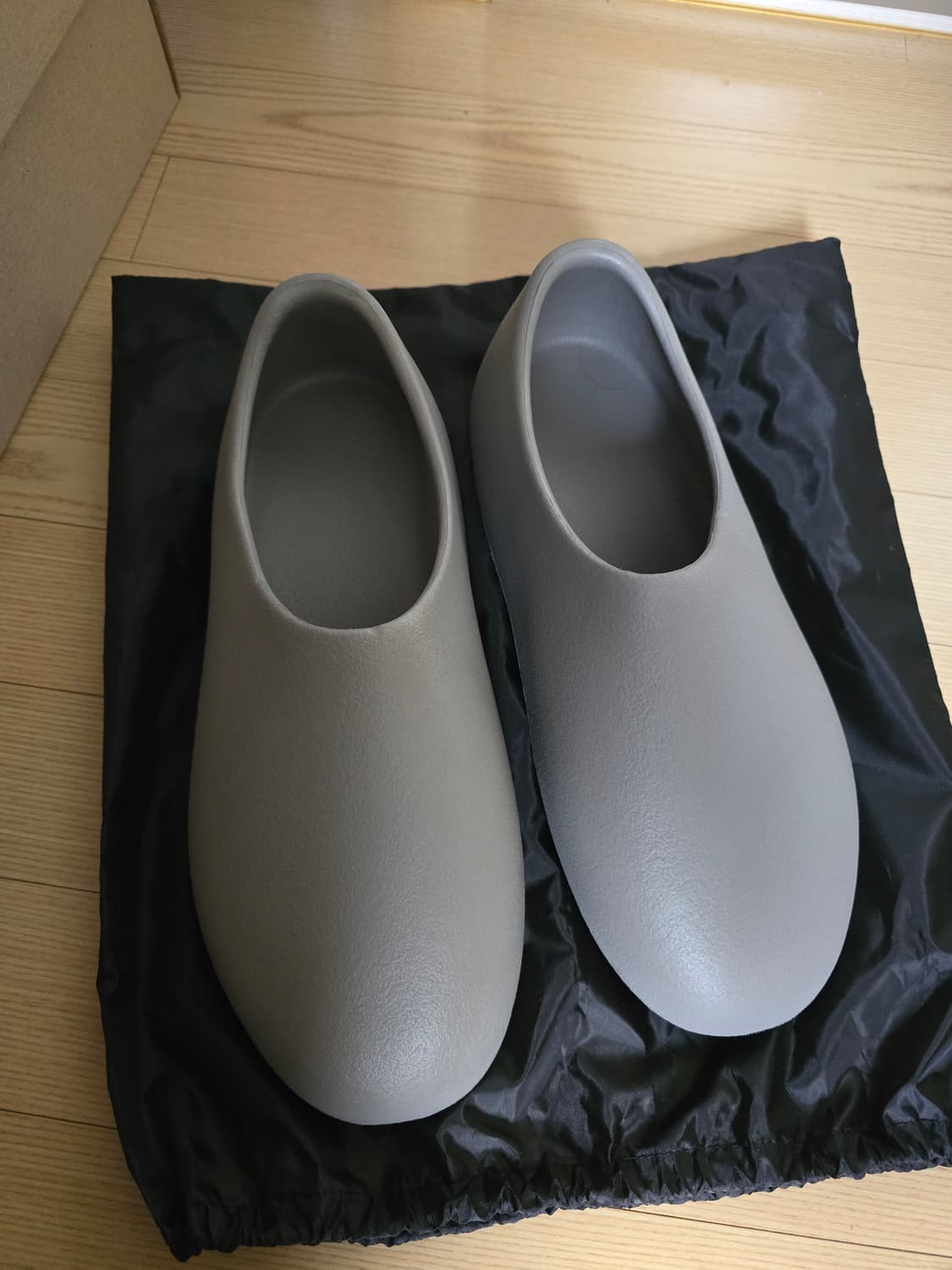 이지 YZY  SL-01 그레이 9 사이즈 상품이미지1