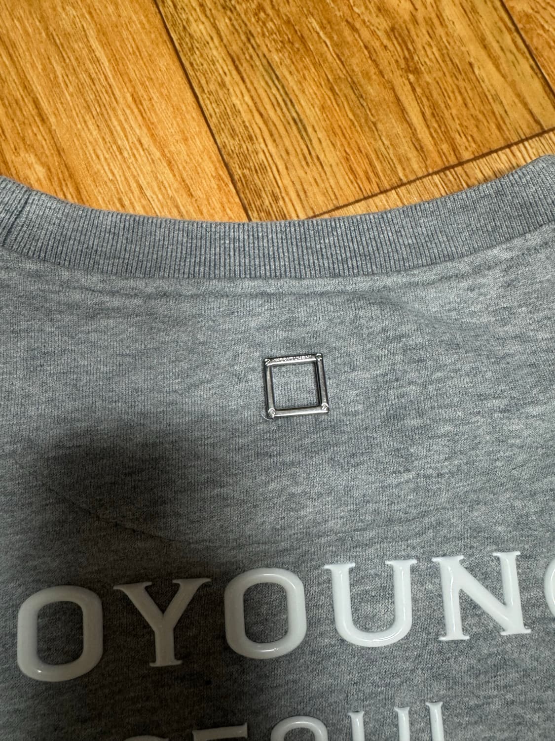 우영미 청자 백로고 스웨트셔츠 그레이 - 23FW 상품이미지6