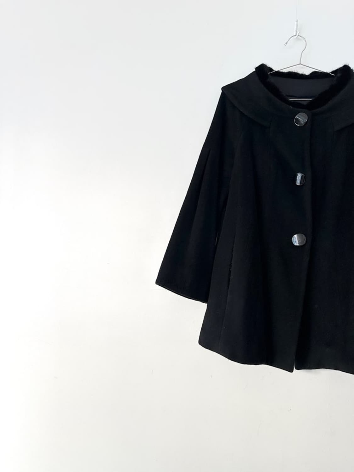 Round detail fur half coat / black 상품이미지2