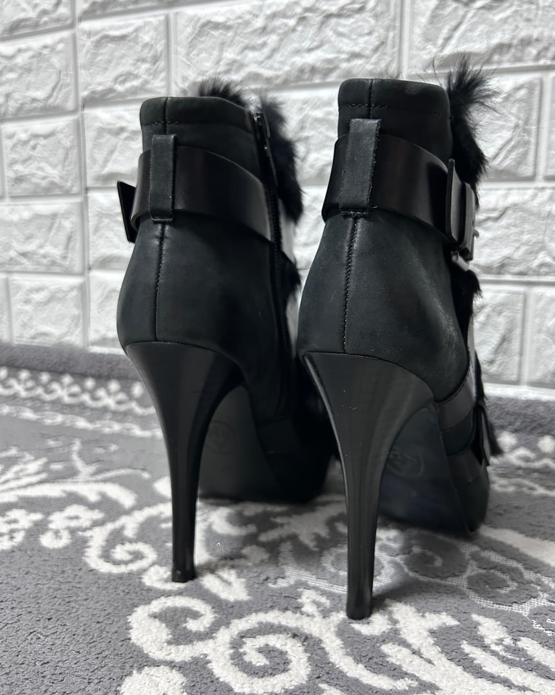 Ash 아쉬 래빗 퍼 랩어라운드 멀티 버클 부츠 상품이미지4