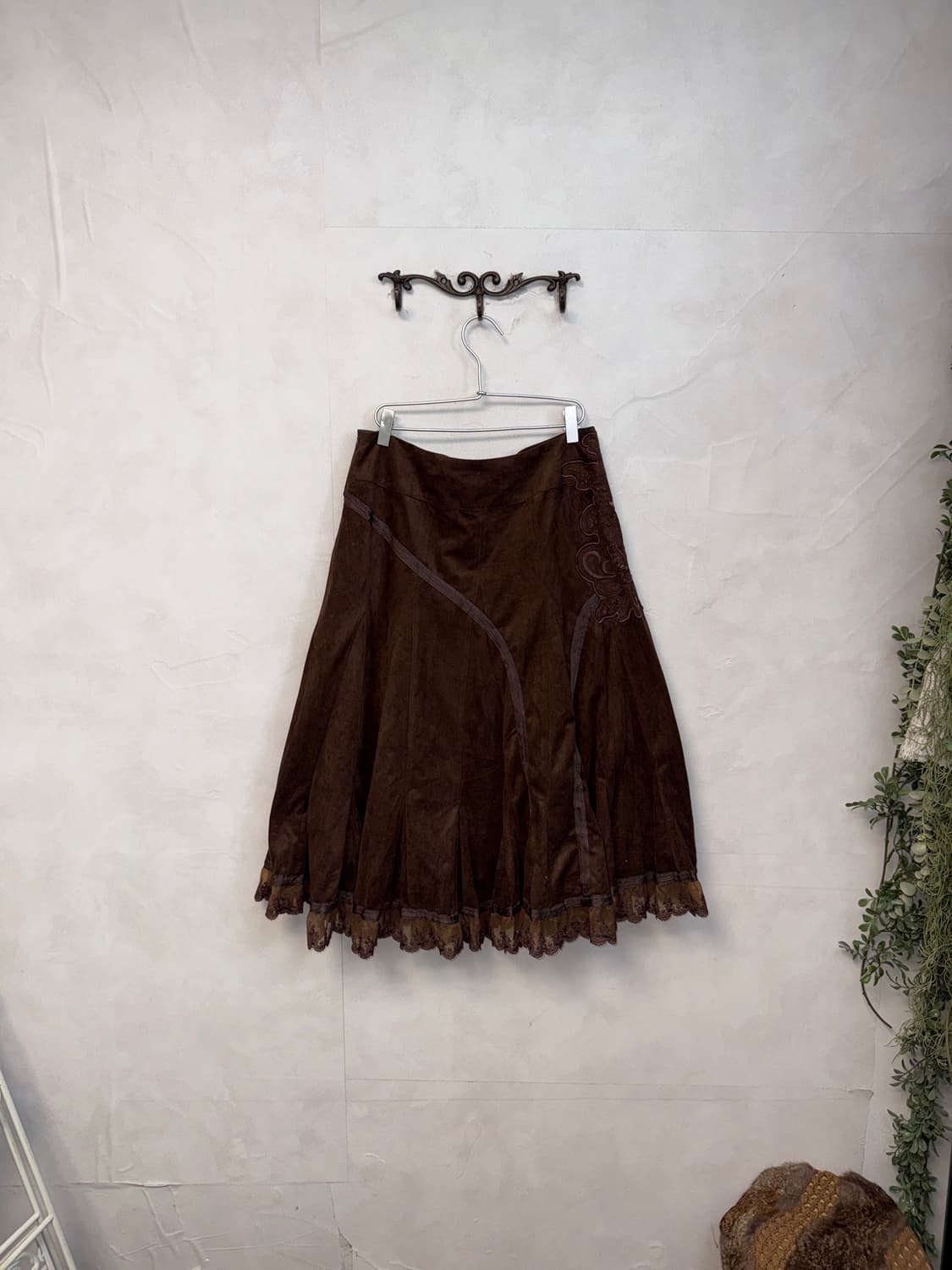 Dark brown oriental floral line lace sk 상품이미지3