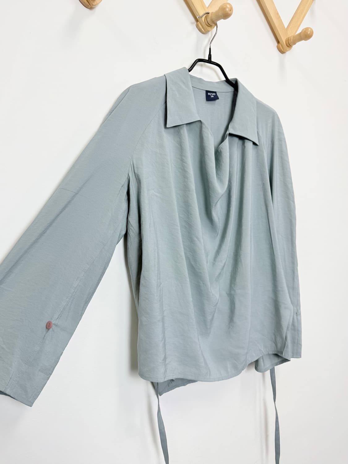 누보텐 코울넥 벨트 블라우스 상품이미지6