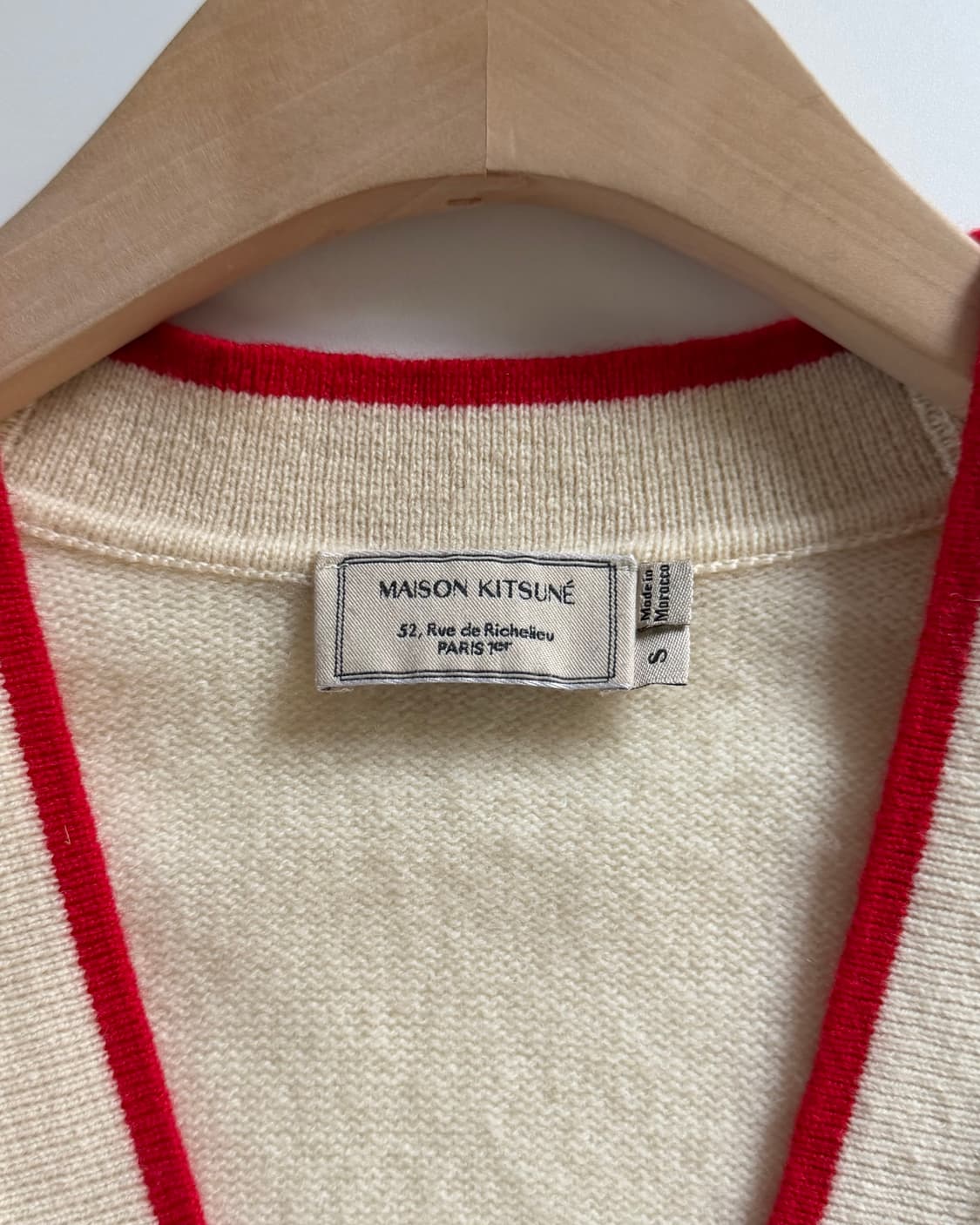 Maison Kitsune 메종키츠네 폭스패치 아이보리 브이넥 가디건 상품이미지8