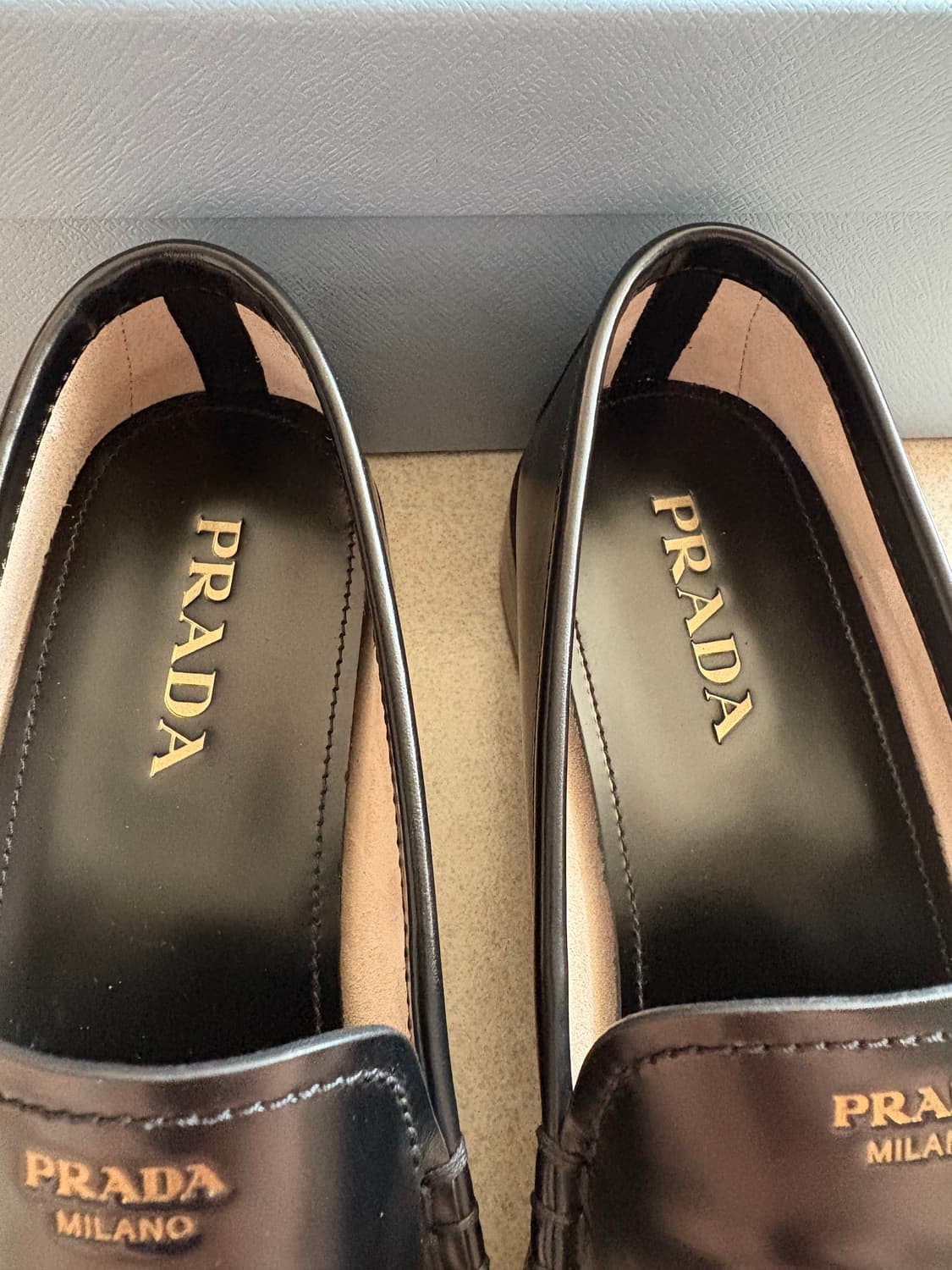 새상품) 프라다 셔링 로퍼 블랙 38.5 상품이미지4