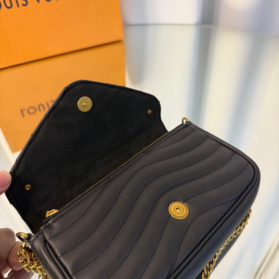 루이비통 뉴웨이브 포쉐트 체인백 블랙 상품이미지8