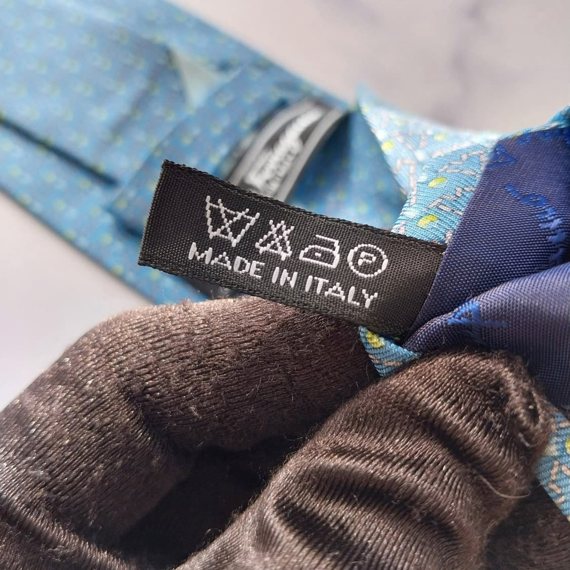 살바토레 페라가모 밀랍인형 모티브 넥타이 8.2cm A+등급 K1951 상품이미지8