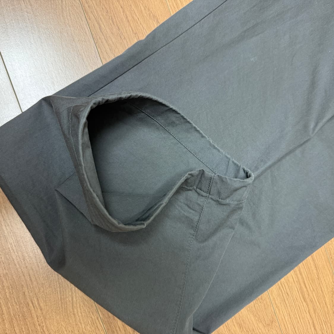 해칭룸 딥플리츠 팬츠 차콜 3사이즈 상품이미지5