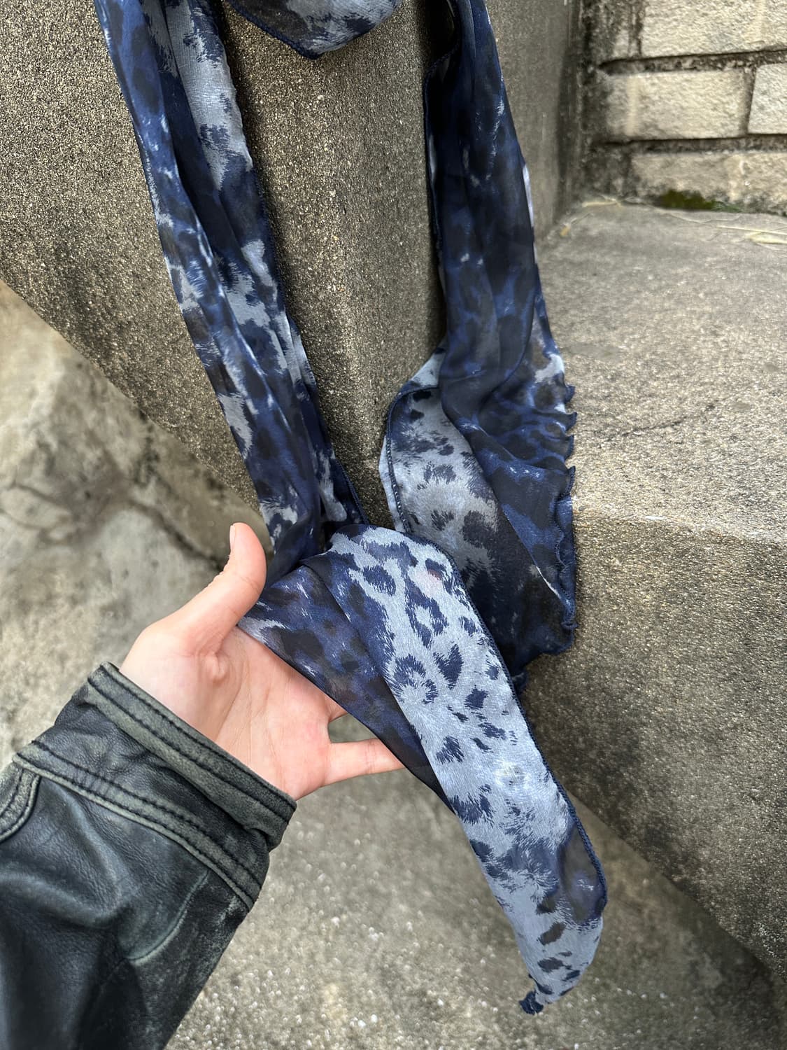 VIntage blue leopard scarf 상품이미지3