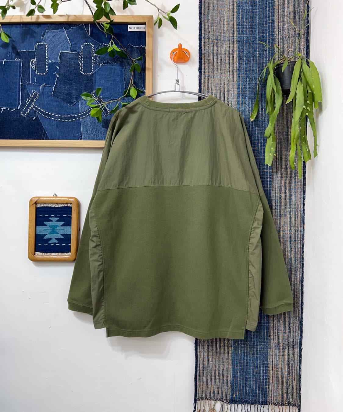 NIKO AND Two-Tone Incisional Sweatshirt 상품이미지2