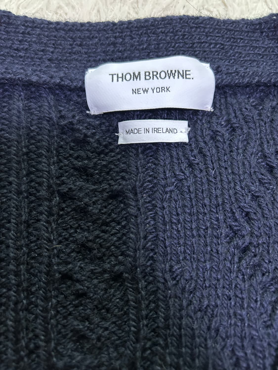 [5, 새상품급] 톰브라운 아란케이블 가디건 네이비 상품이미지2