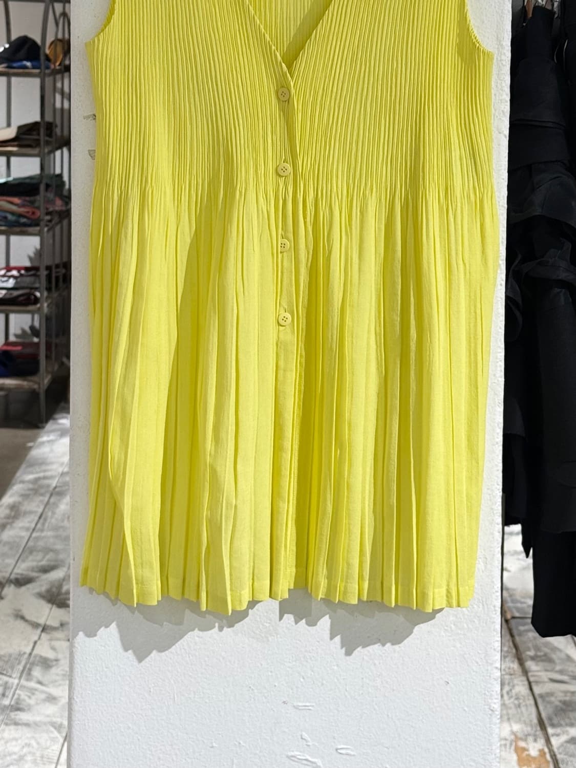 이세이미야케 페테 옐로우 플리츠 버튼 탱크 탑 상품이미지3