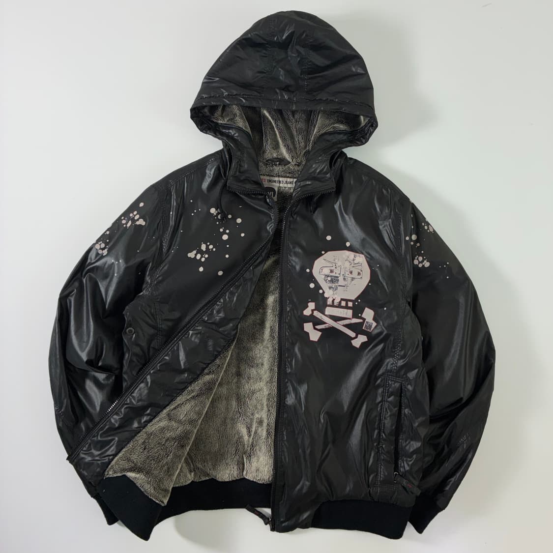 Levi's 리바이스 엔지니어드 스컬 페인팅 유광 후디 점퍼 상품이미지3