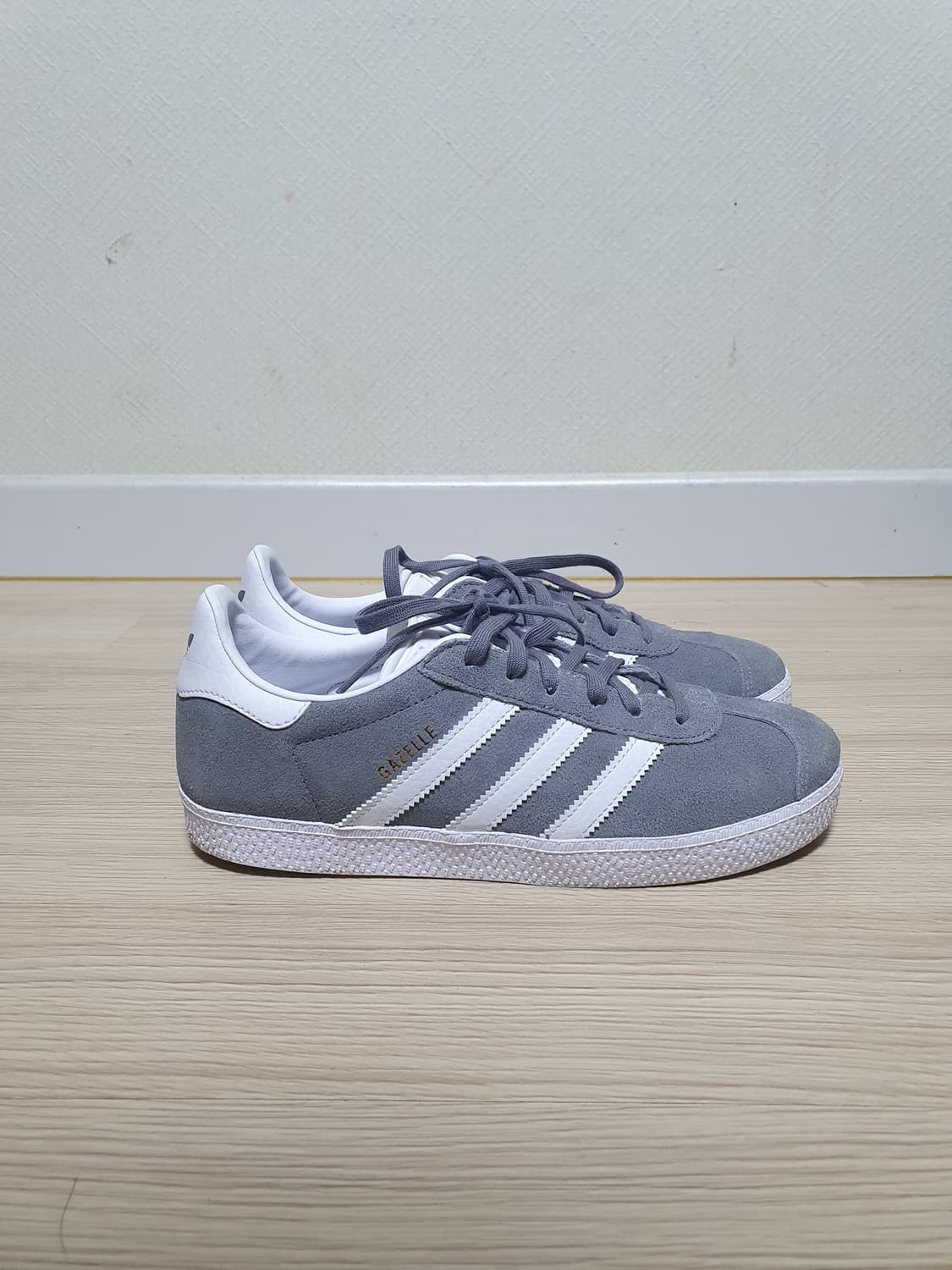 아디다스 가젤 스웨이드 그레이 스니커즈 250 상품이미지1