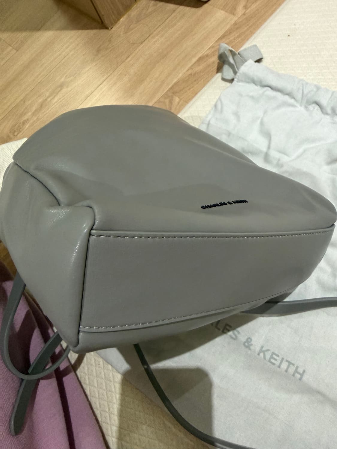 찰스앤키스 그레이 숄더백 상품이미지2