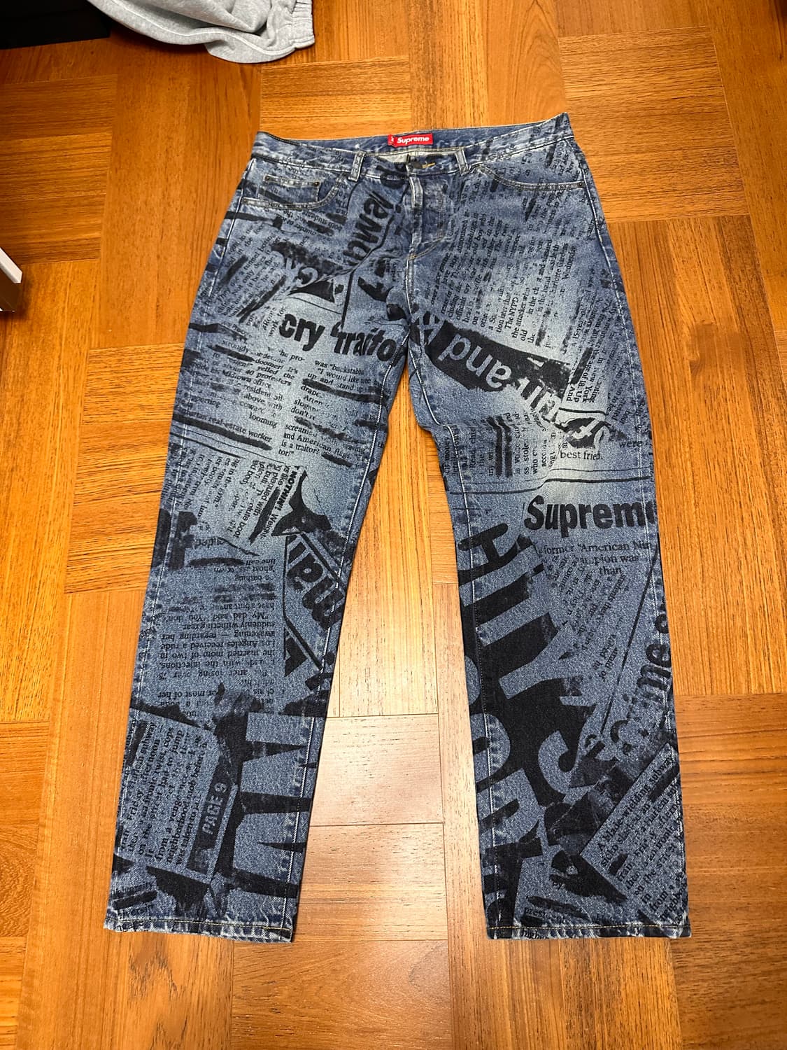 슈프림 뉴스페이퍼 진  상품이미지1