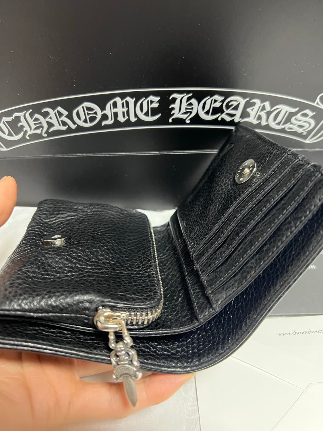 새상품 크롬하츠 스크롤라벨 지갑  상품이미지3
