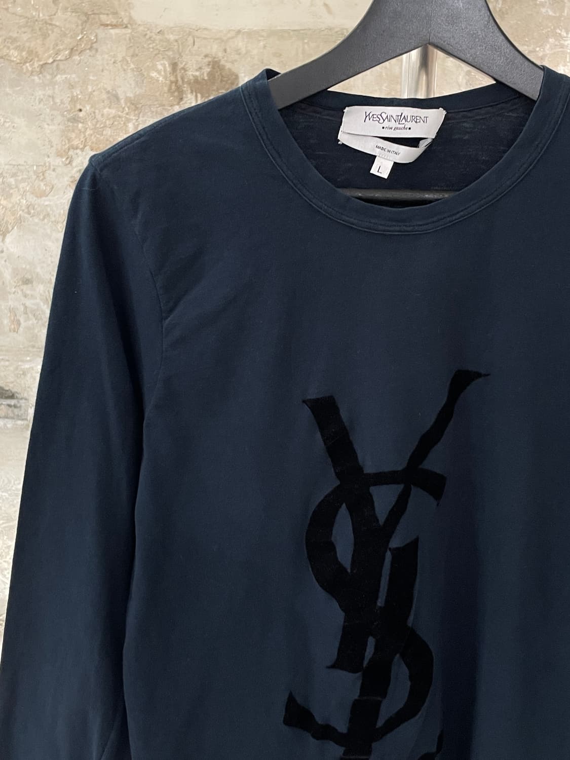 이브 생로랑 리브 고쉬 딥 네이비 벨벳 로고 롱 슬리브 상품이미지2