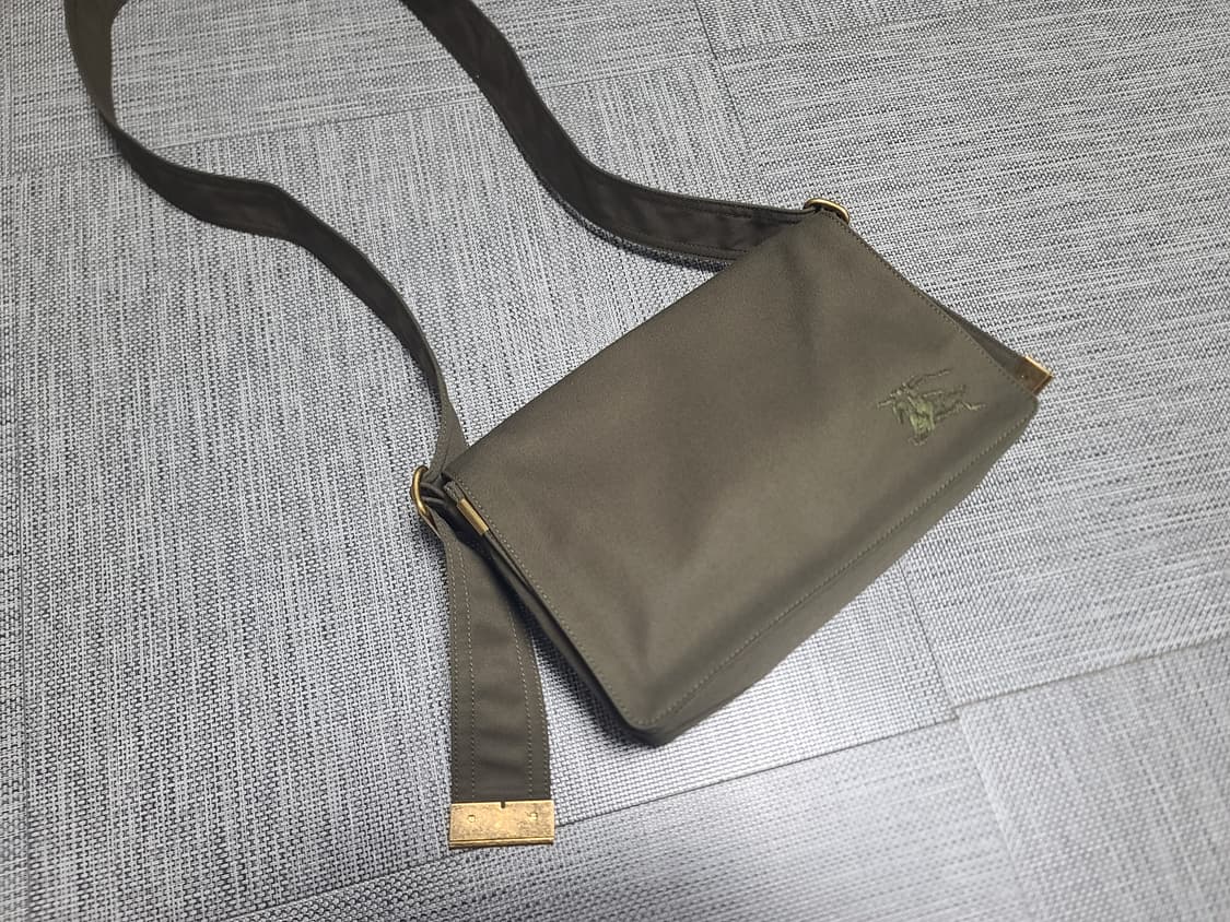 버버리 트렌치백 숄더백 크로스백 올리브 크로스바디백 상품이미지1