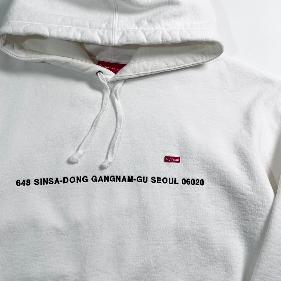 슈프림 스몰박스 로케이션 화이트 후드티 상품이미지3