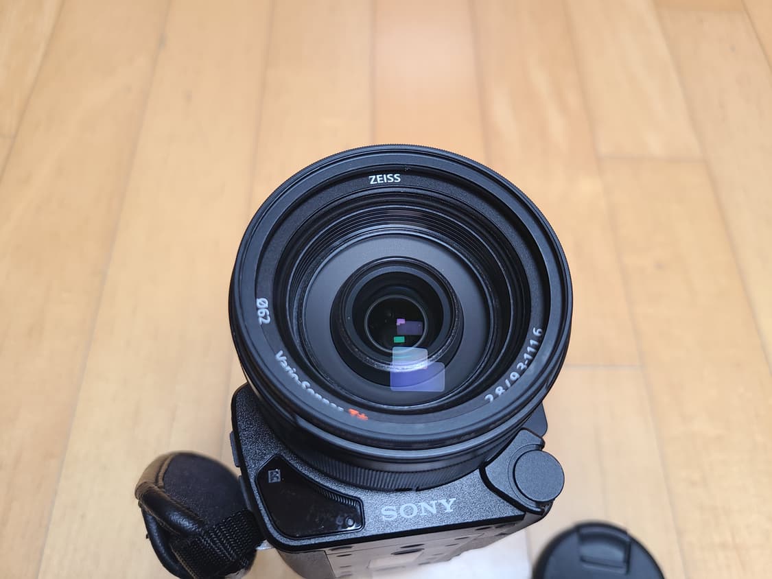 소니 FDR-AX100 4K 캠코더 배터리 2개 포함 상품이미지9