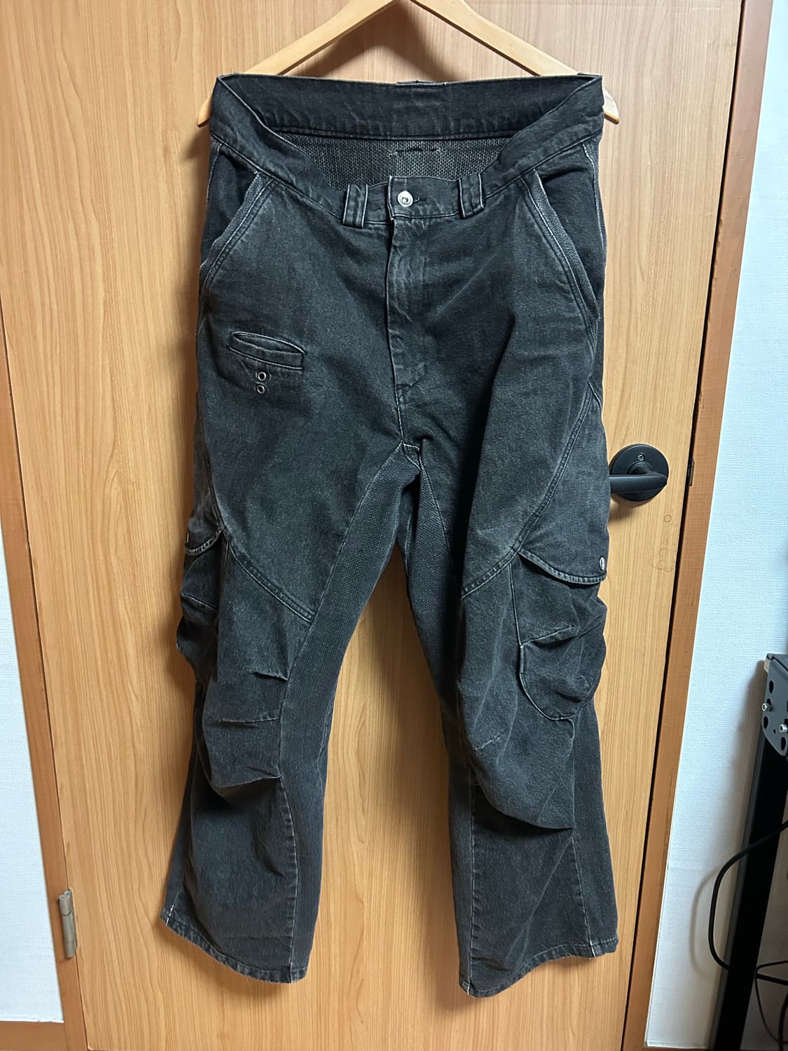 이그노타 코어:11 워시드 카고 팬츠 블랙 데님 상품이미지2