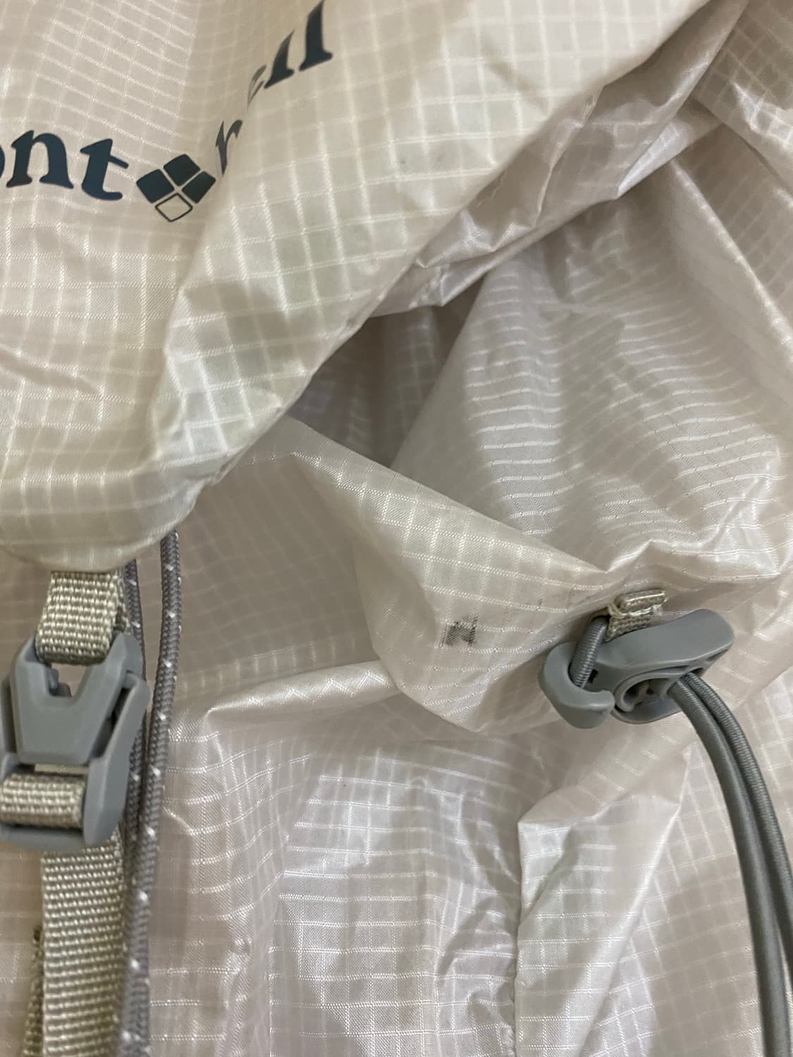 몽벨 버사라이트 백팩 차정원착용 상품이미지2