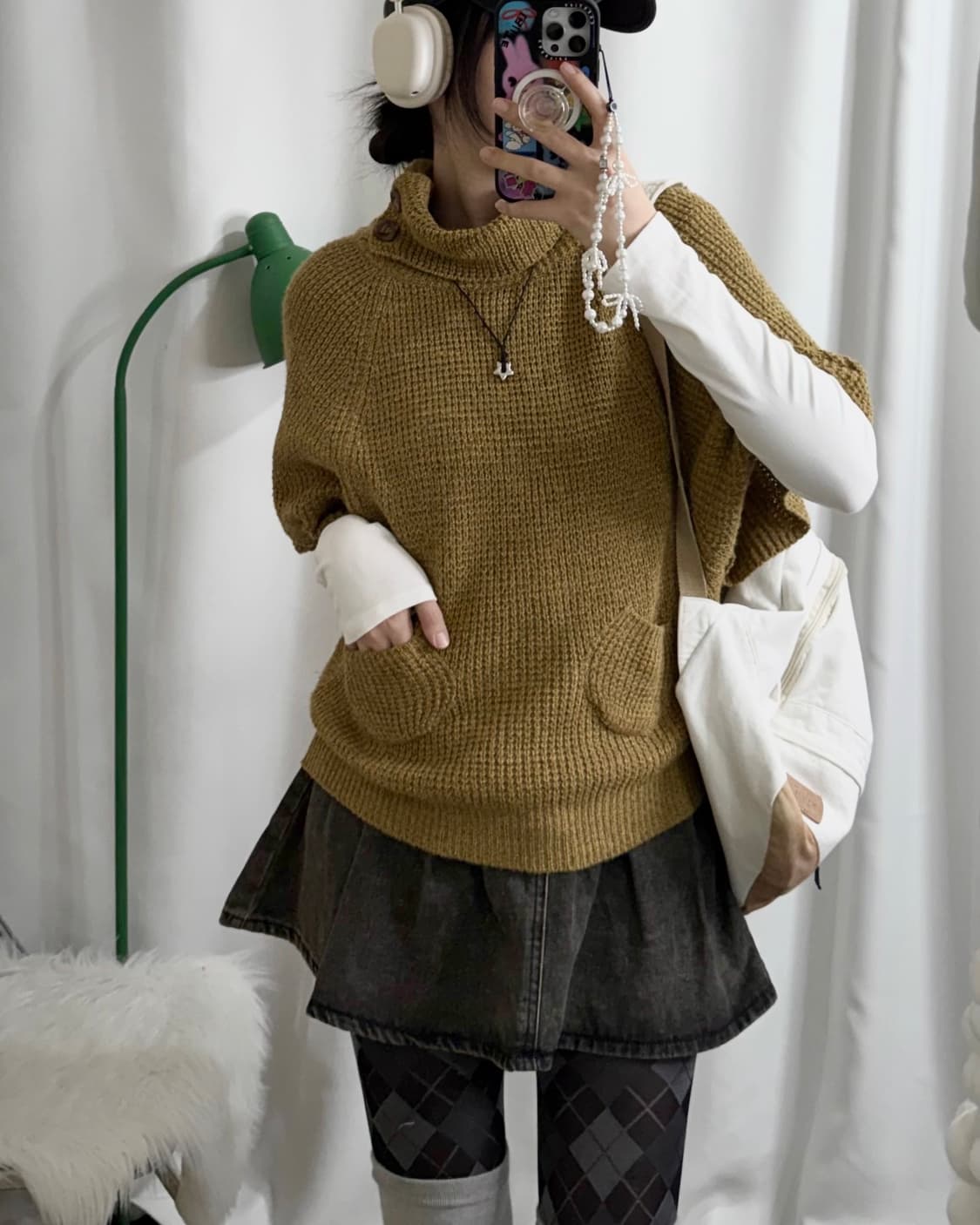카멜 터틀넥 버튼 케이프 니트 상품이미지1