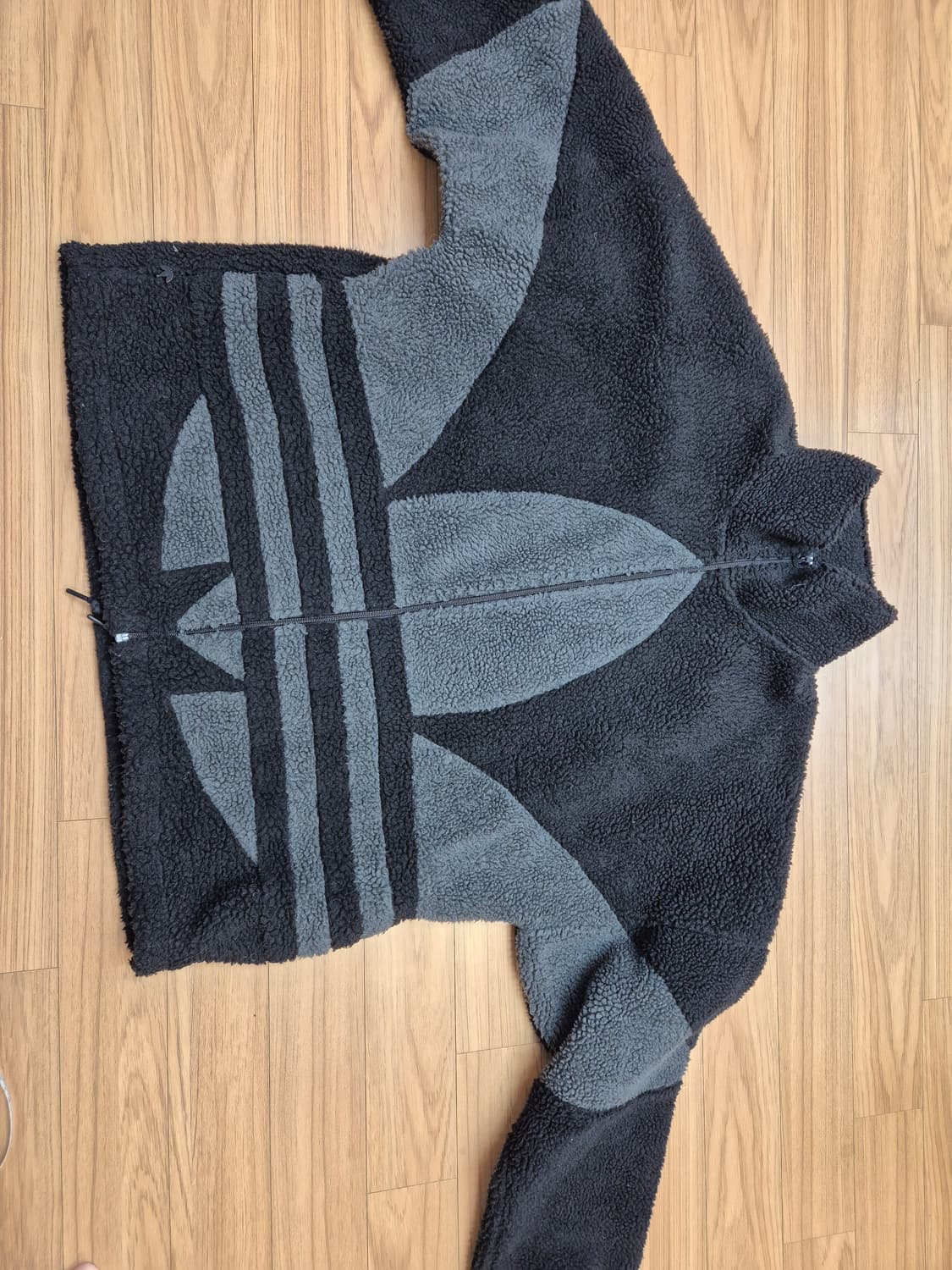 아디다스 쉐르파 플리스 자켓 XL 사이즈입니다
부드러운 플리스 소재로 되 상품이미지1