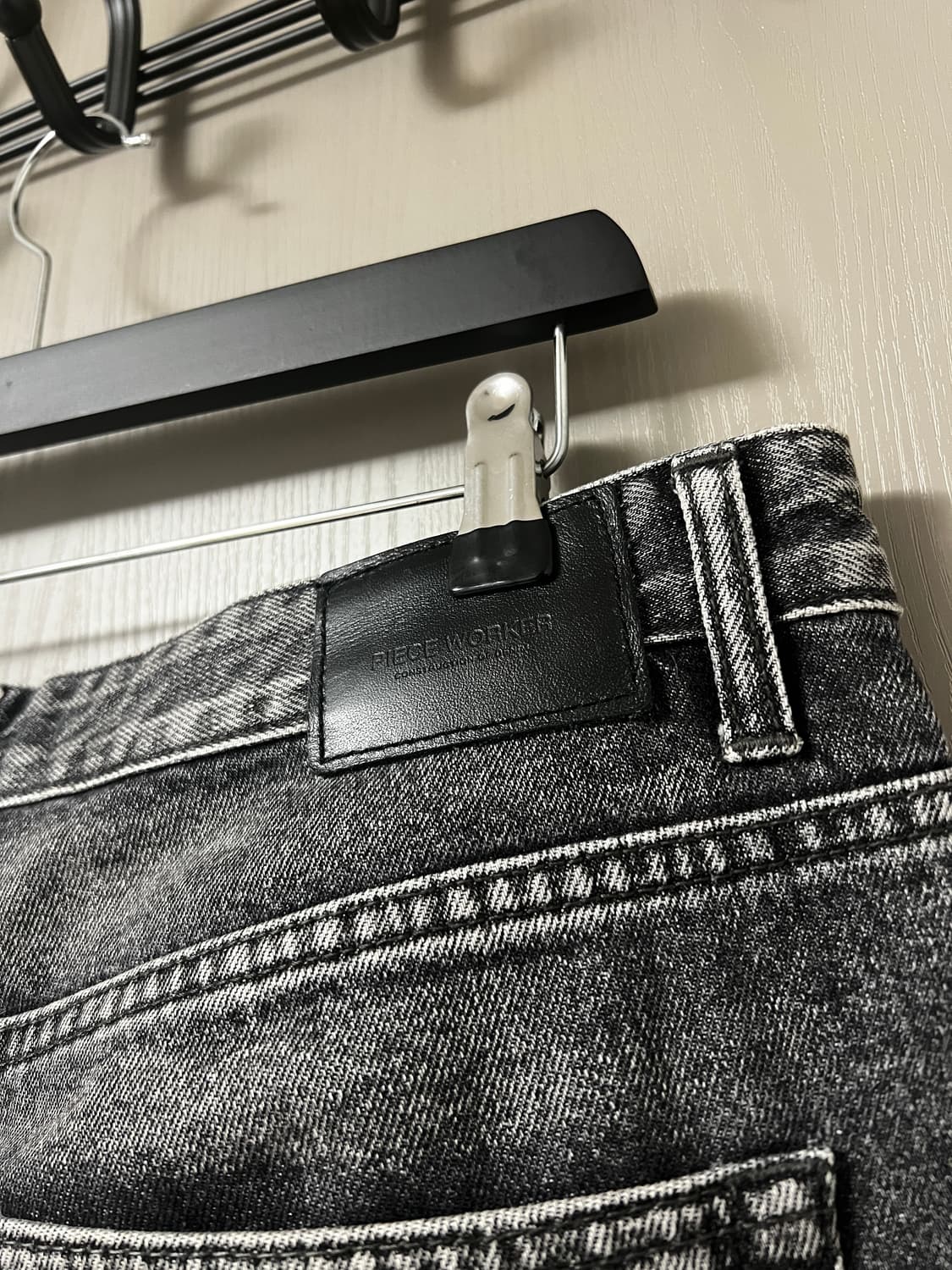 피스워커 흑청 워싱 세미와이드 데님팬츠 34 상품이미지3