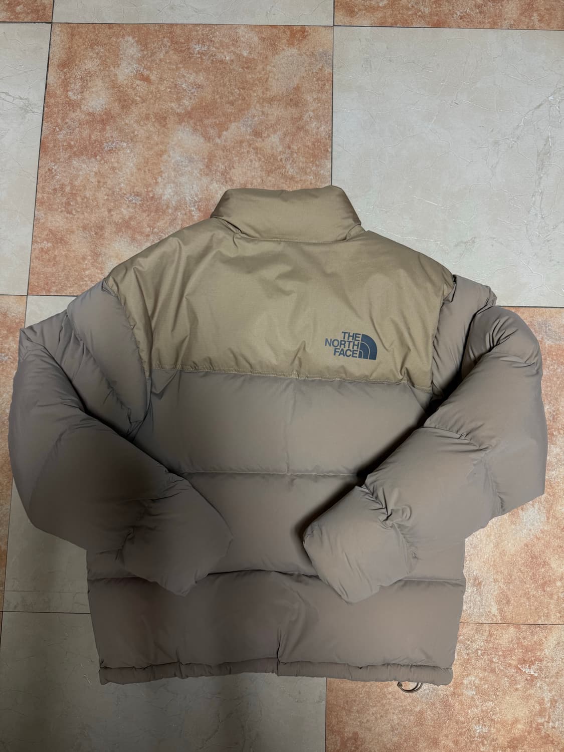 노스페이스 다운 패딩 베이지 판매합니다 상품이미지3