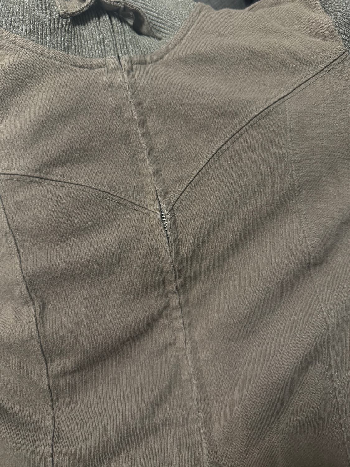 세릭 24FW BIZO DETAIL ZIP UP 카키 상품이미지2