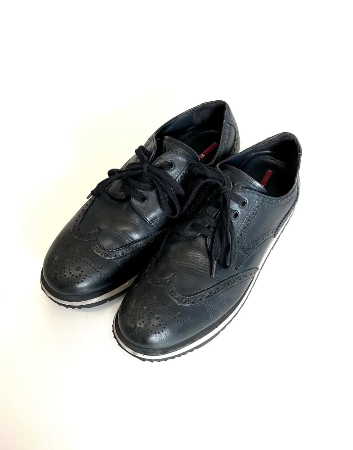 프라다 윙팁 스니커즈 상품이미지1