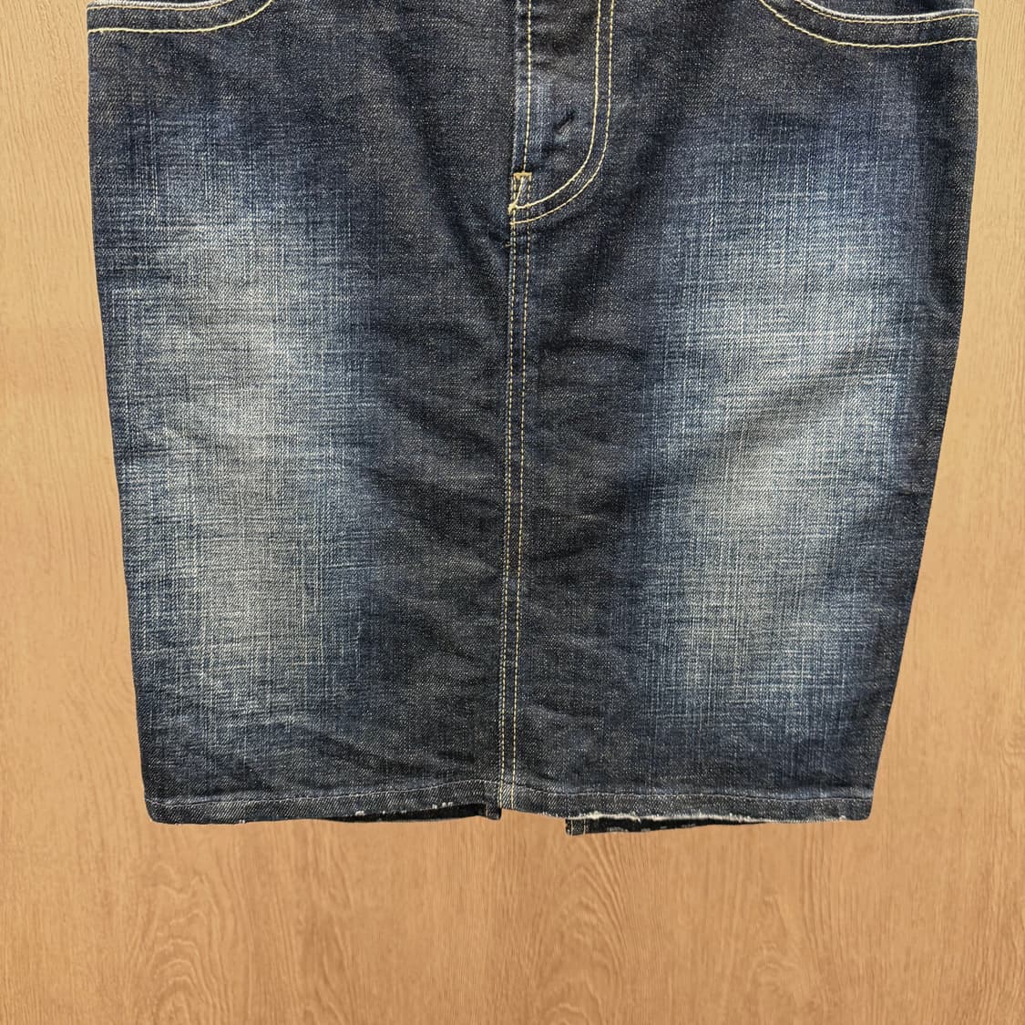 리바이스 데님 미디 스커트 레드 로고 탭 백 슬릿 디테일 H라인 진청 상품이미지5