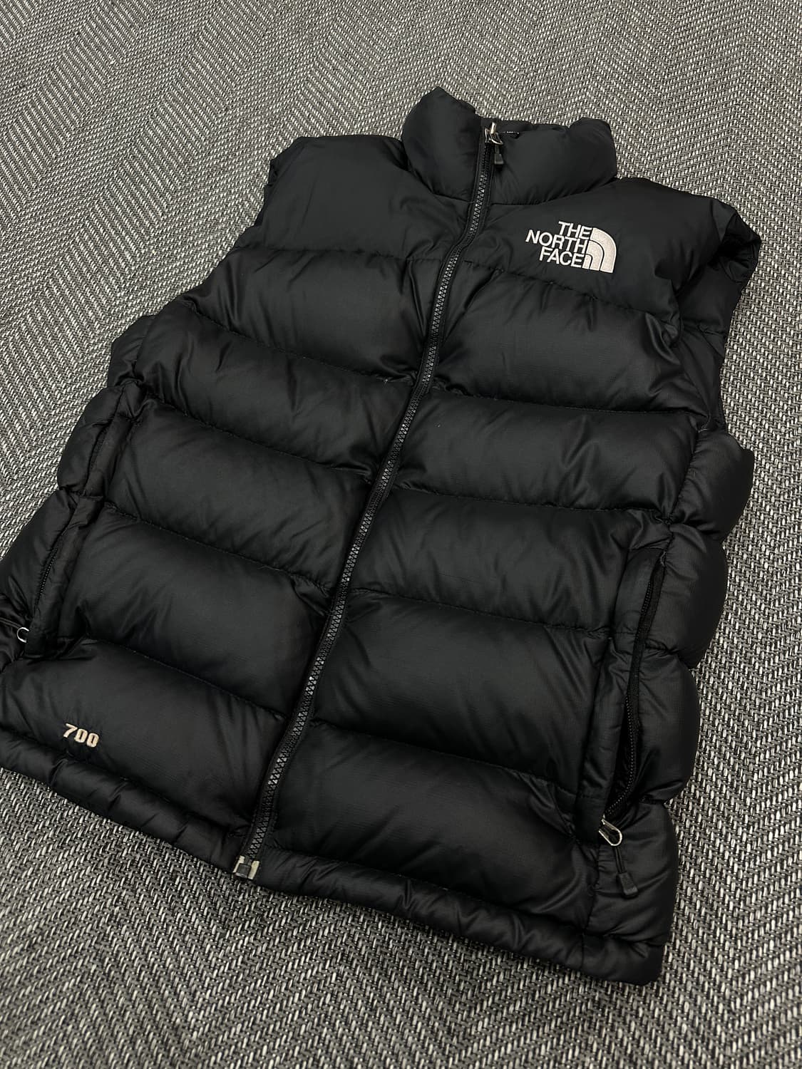 노스페이스 700 조끼 패딩 블랙 상품이미지2