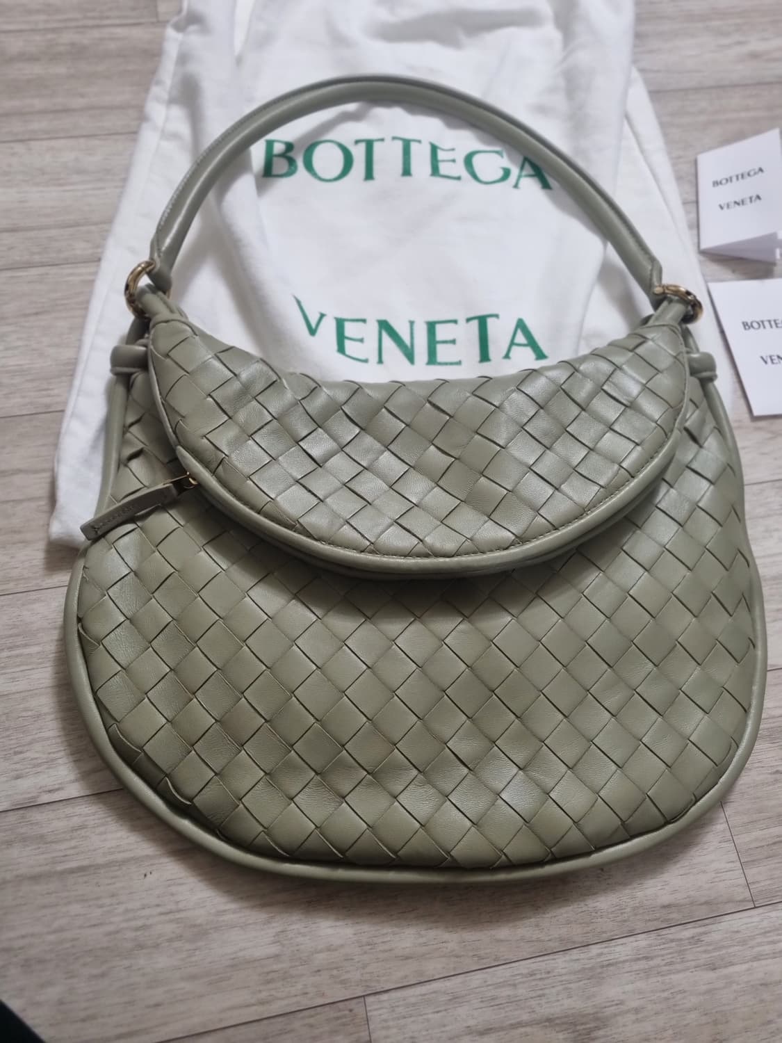 보테가베네타 제멜리 M사이즈 상품이미지2