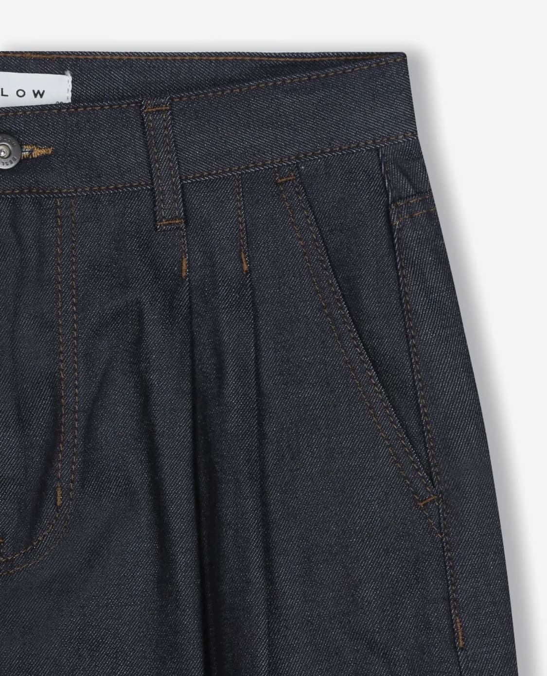 WIDE FIT TWO TUCK SELVAGE DENIM PANTS IN 상품이미지2