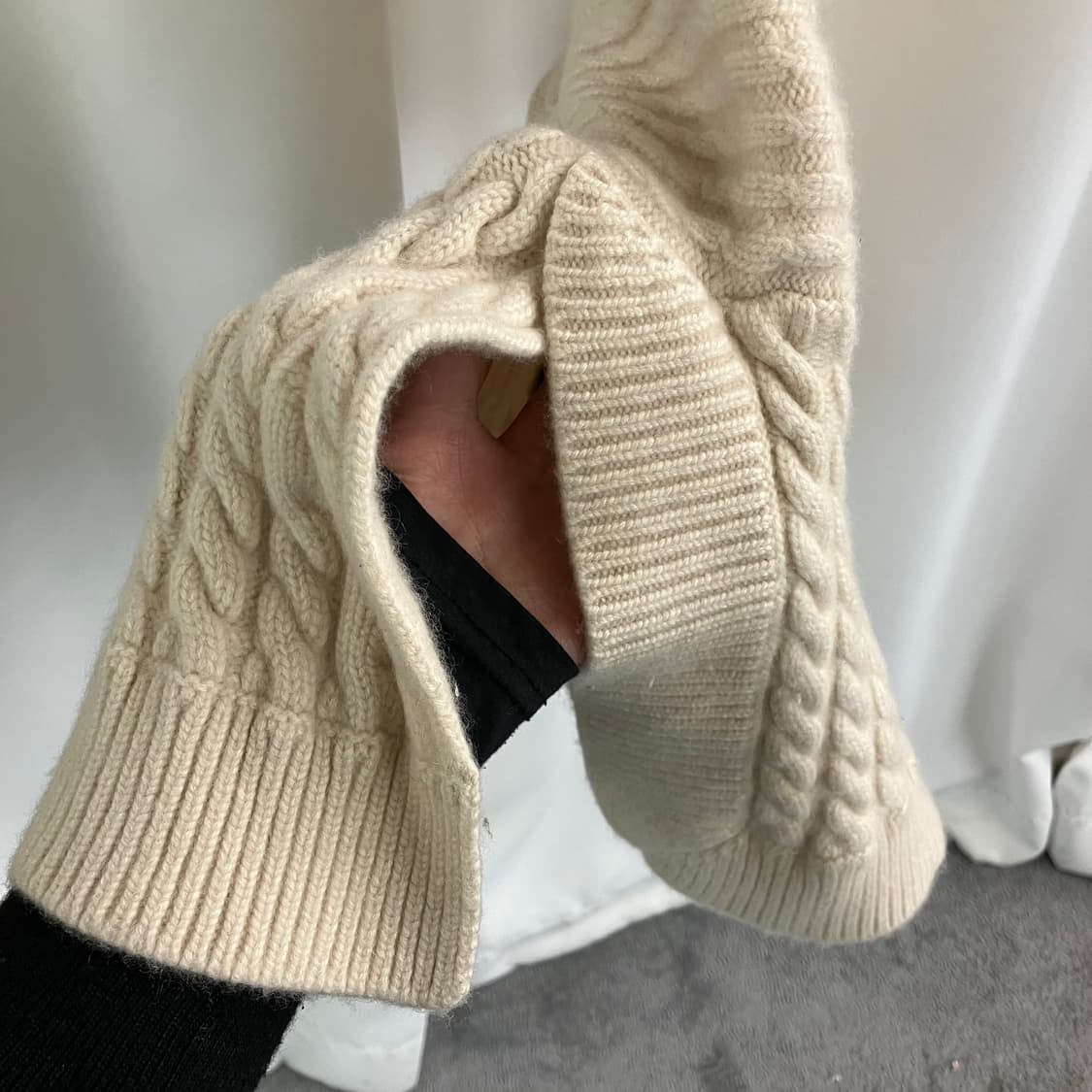 버버리 아이보리 비대칭 원숄더 캐시미어 니트 스웨터 M 상품이미지4