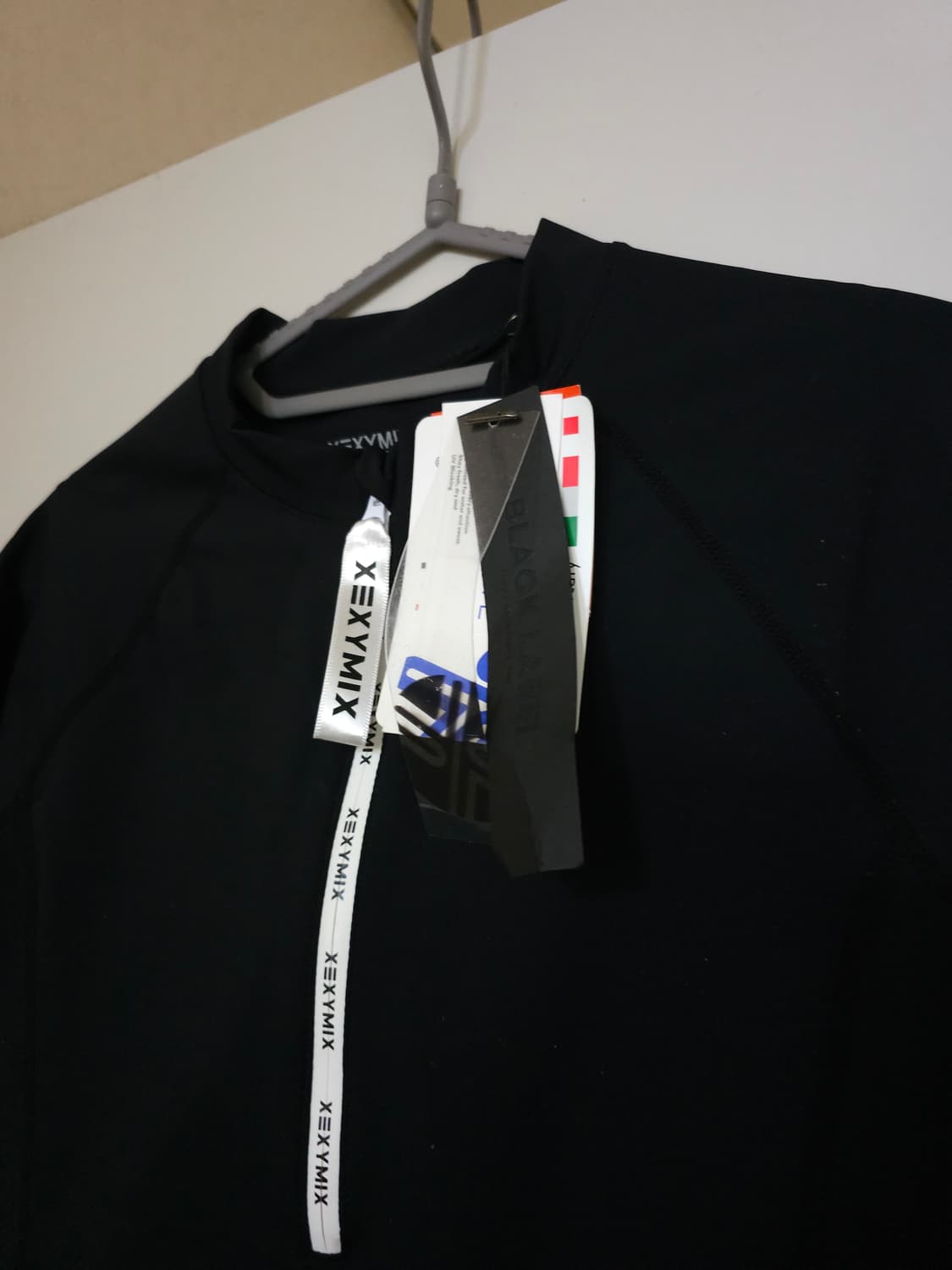 새상품)젝시믹스 블랙 크롭 래쉬가드 XL 상품이미지2