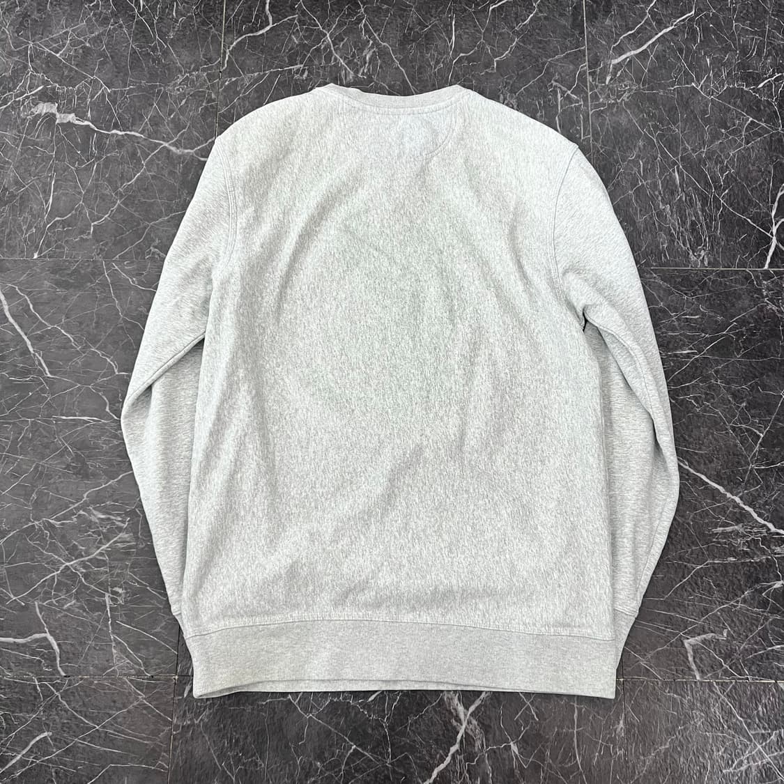 스투시 베이직 스몰로고 스웻 맨투맨 그레이 상품이미지3