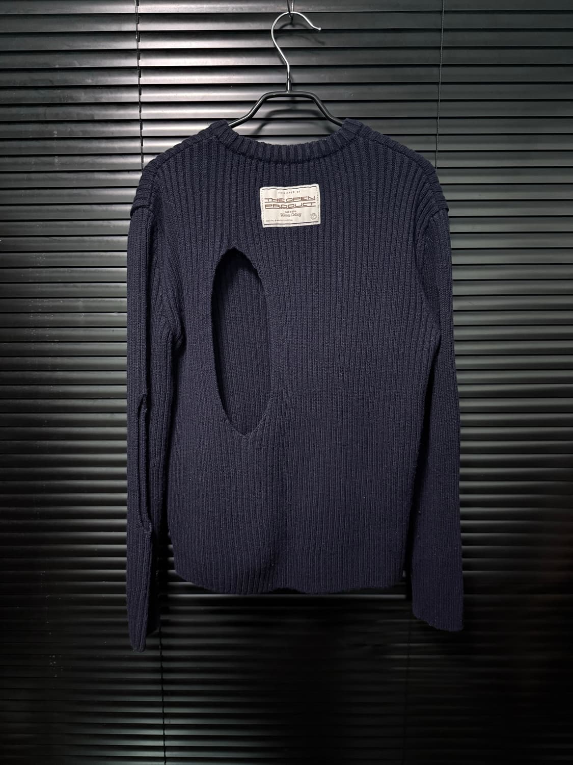 더오픈 프로덕트 YY 컷아웃 니트 스웨터 구멍 홀 디테일 네이비 남색 상품이미지8