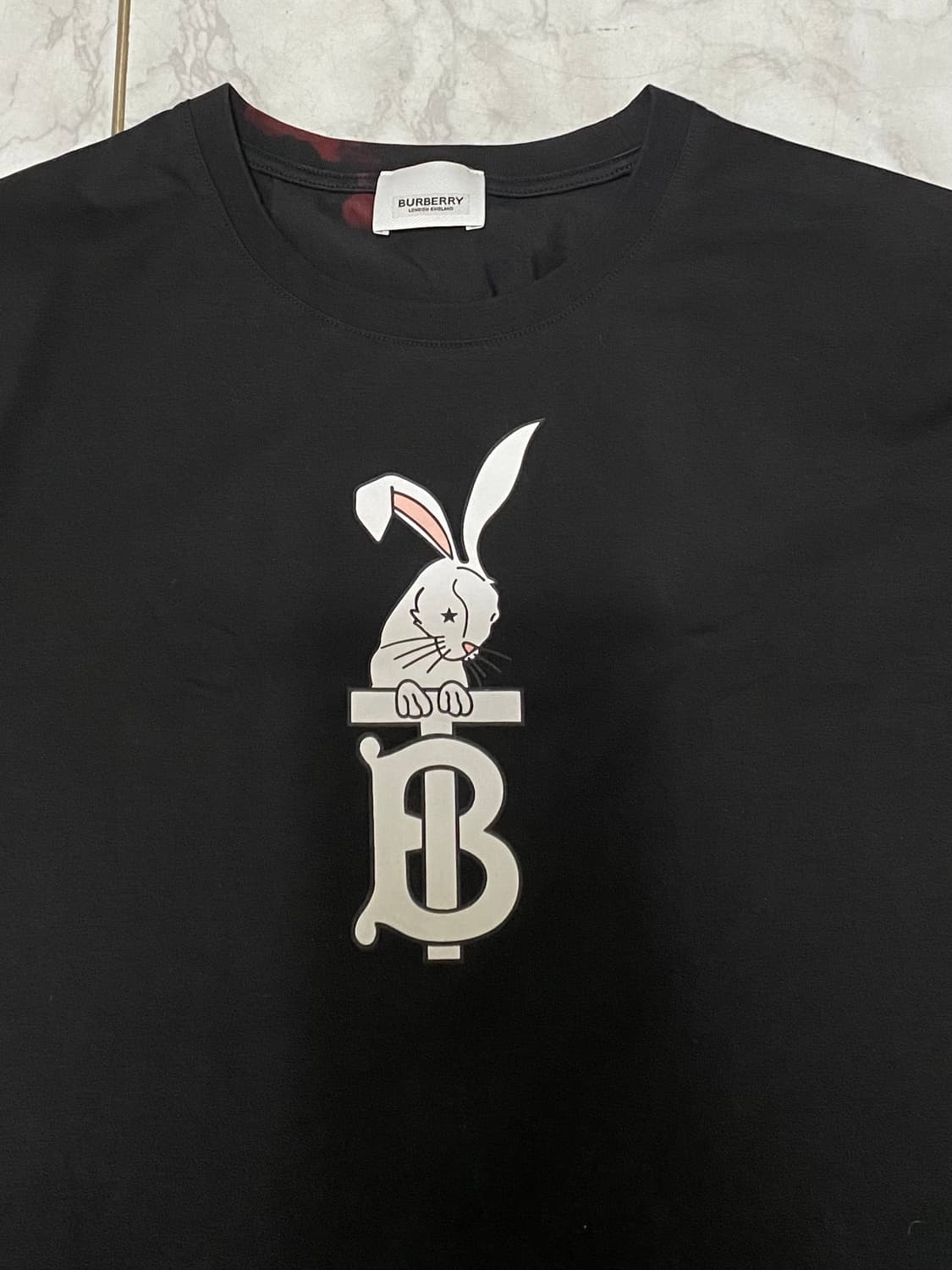 버버리 래빗 프린트 블랙 티셔츠 여성 90 상품이미지2