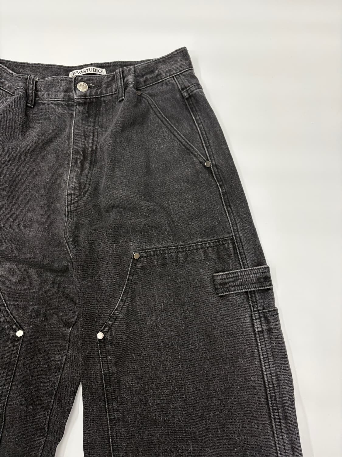 비바스튜디오 워싱 블랙 와이드 카고 더블니 데님 팬츠 상품이미지5