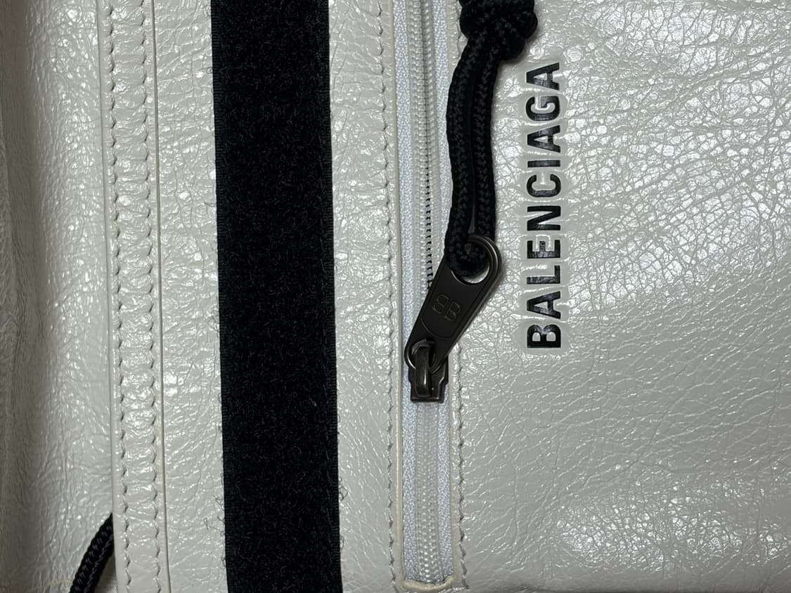 발렌시아가 익스플로러 파우치 가방 새상품 상품이미지4